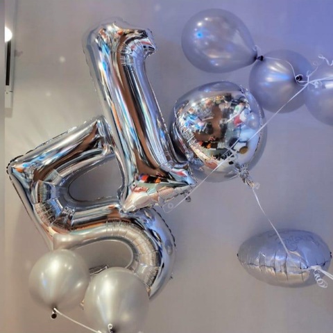 Decorazione Di Palloncini Per Silver Party A Tema