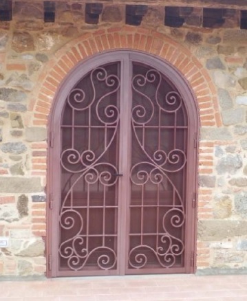 Cancello portone in ferro battuto decorato