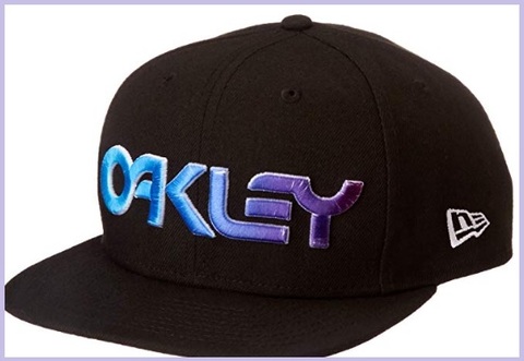 Cappellino oakley logo